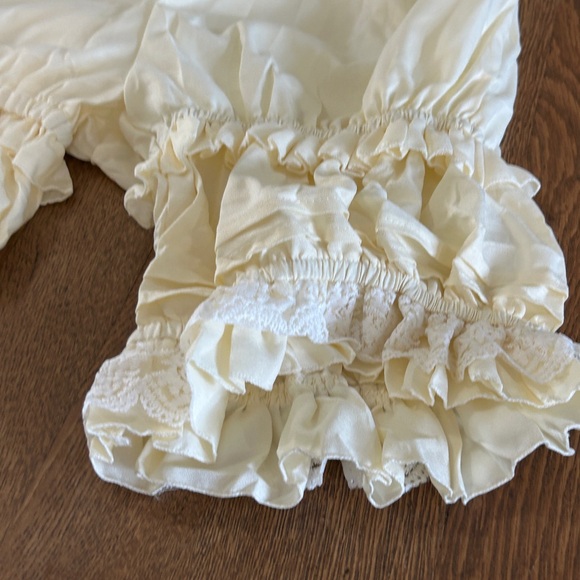 Vintage Style Cream Ruffled Bloomers - Picture 3 of 7